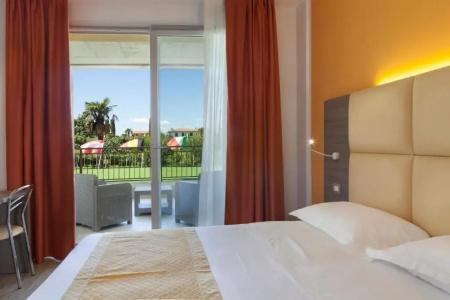 Bella Lazise - 5
