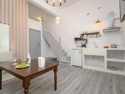 Venetian Suites - 105