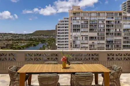 Waikiki Sand Villa - 74