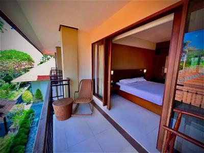 Yulia Beach Inn Kuta - 80