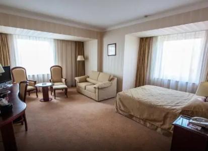 Ramada & Suites by Wyndham Bucharest North - 27