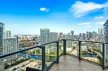 East Miami - 36