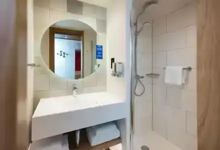 Hampton by Hilton London Park Royal - 42