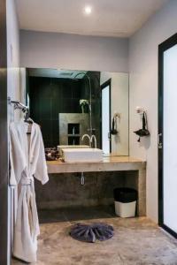 Naiharn Beach Resort - Sha Plus Extra - 43