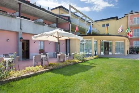 Bella Lazise - 25