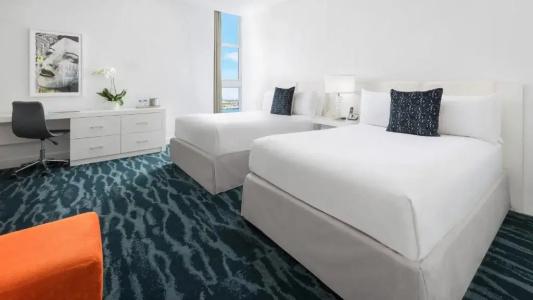 Yve Miami - 30