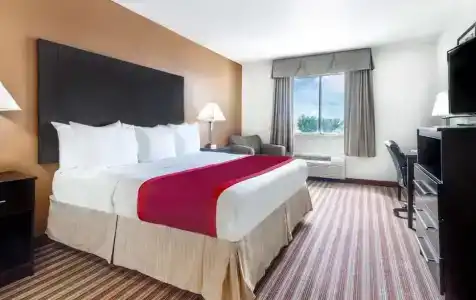 Days Inn & Suites by Wyndham Dallas - 26