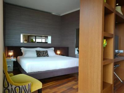 Pisa Tower Plaza - 59