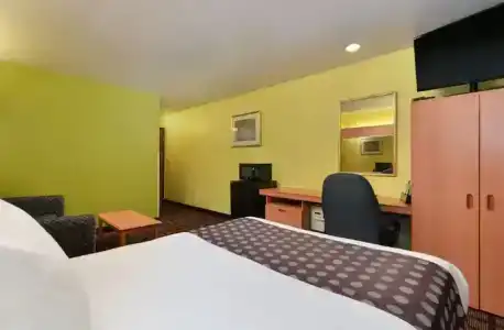 Microtel Inn & Suites by Wyndham Ft. Worth North/At Fossil - 36
