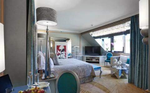 Aria Budapest by Library Collection - 87