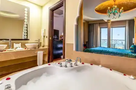 Spice & Spa - 108