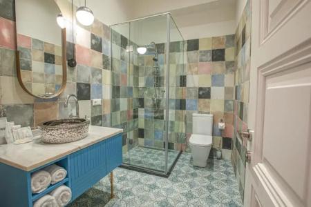 Heritage and Suites - 90