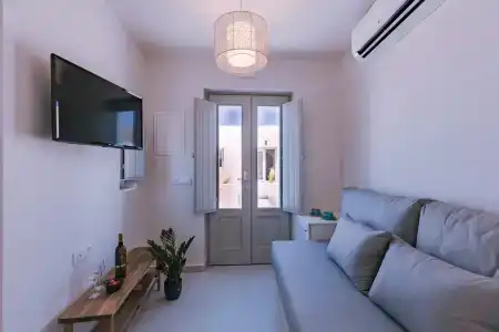 Elysian Santorini - 28