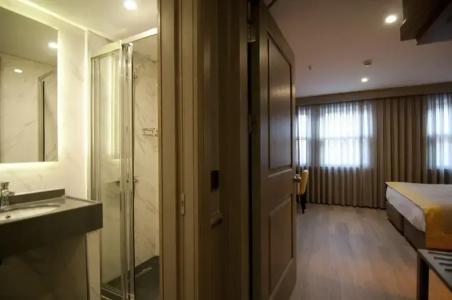 Seraglio & Suites - 96