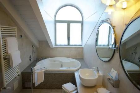 Best Western Crystal Palace - 17