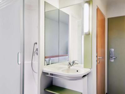 ibis budget Wiesbaden Nordenstadt - 53