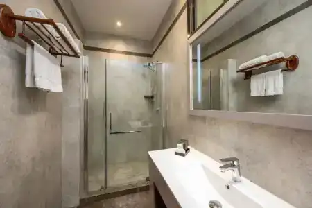 DoubleTree by Hilton Zanzibar - - 56