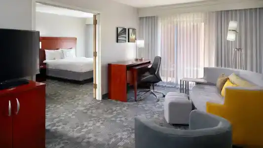 Courtyard by Marriott - 2