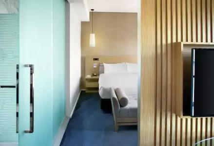 Hilton - 43