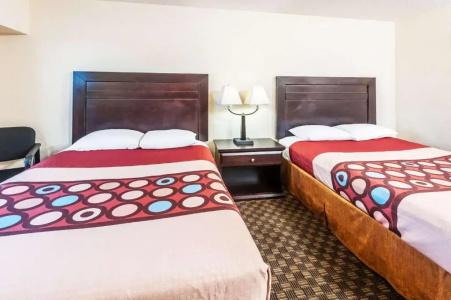 Super 8 by Wyndham/Airport - 14