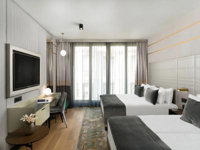 Emerald Downtown Suites - 44