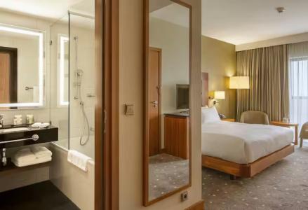 DoubleTree by Hilton Łódź - 35