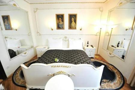 Queen's Astoria Design - 42