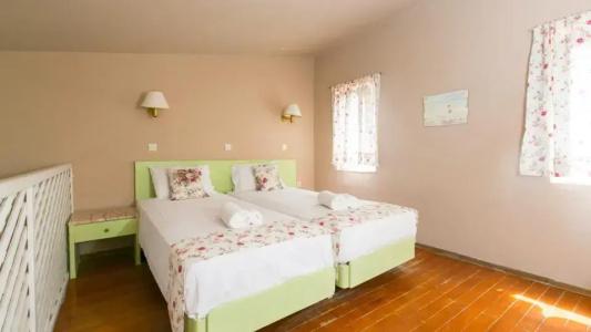 Pelagia Bay - 25