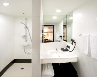 Park Inn by Radisson Leuven - 12