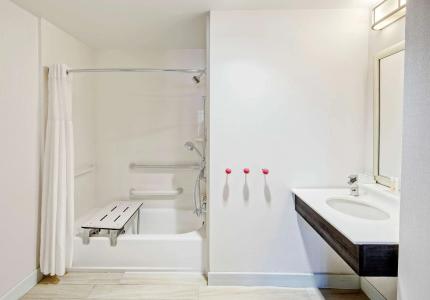 Hampton Inn Miami Beach - Mid Beach - 55