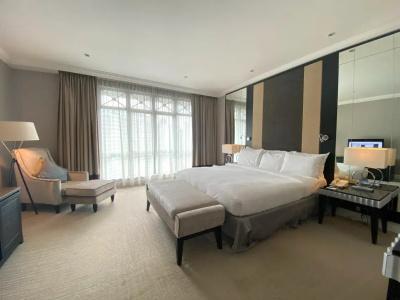The Ritz-Carlton, - 62