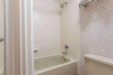 Ramada by Wyndham Portland - 18