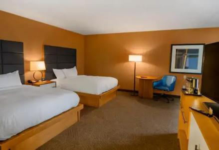 DoubleTree by Hilton New York - 53