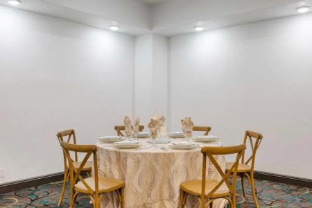 Best Western Plus El Paso Airport & Conference Center - 28
