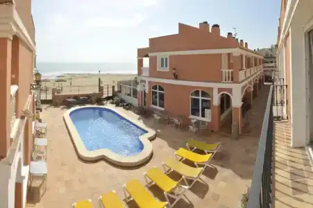 Lloyds Beach Club - 1