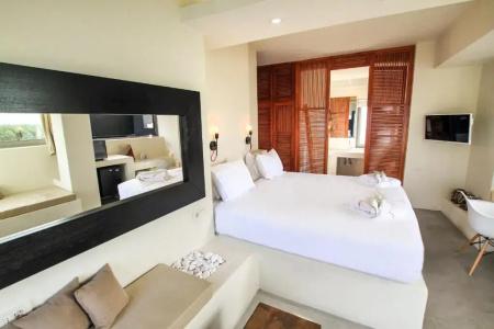 West East Suites - 95