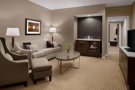 Hilton Indianapolis & Suites - 68