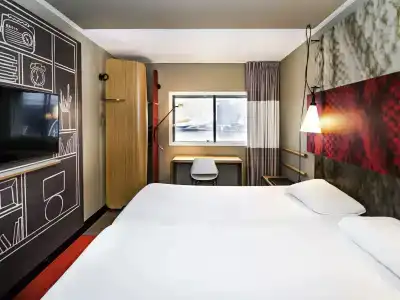 ibis Amsterdam Centre - 1
