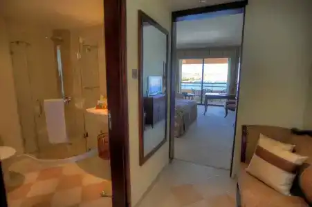 Grand Excelsior - 81