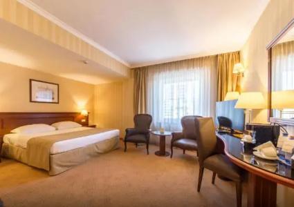 Ramada & Suites by Wyndham Bucharest North - 25