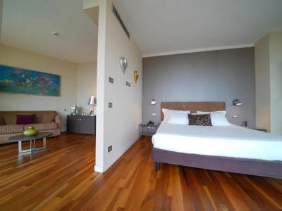 Pisa Tower Plaza - 72