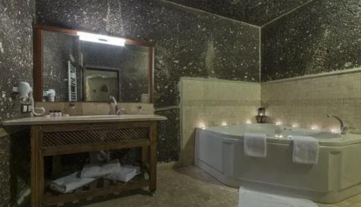 Antique Terrace Cave Suites - 56