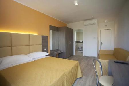 Bella Lazise - 32
