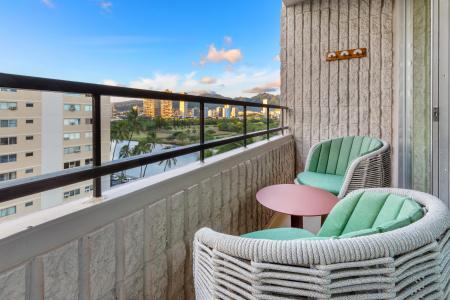 Waikiki Sand Villa - 10