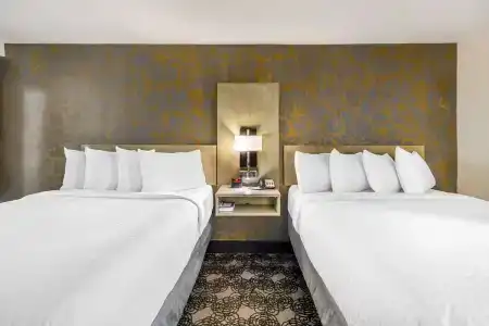 Clarion Inn - 39