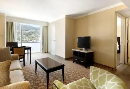 Embassy Suites Los Angeles - 35