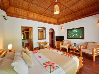 Angaga Island and Spa - 31