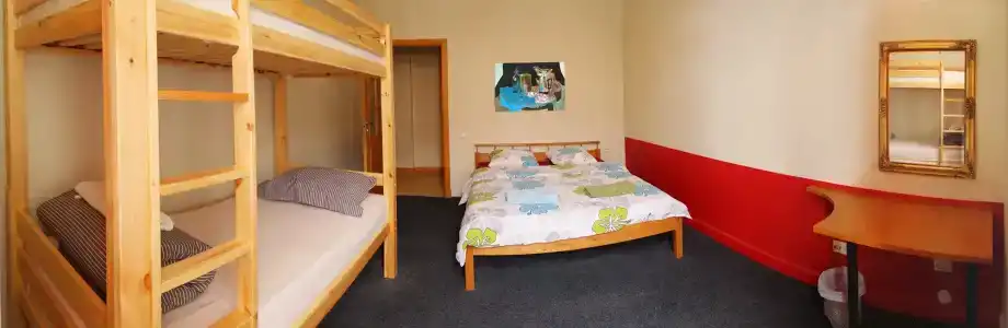 Cinnamon Sally Backpackers - 3