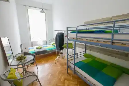 Friends Hostel & - 40