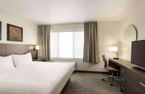 Days Inn & Suites by Wyndham - 25